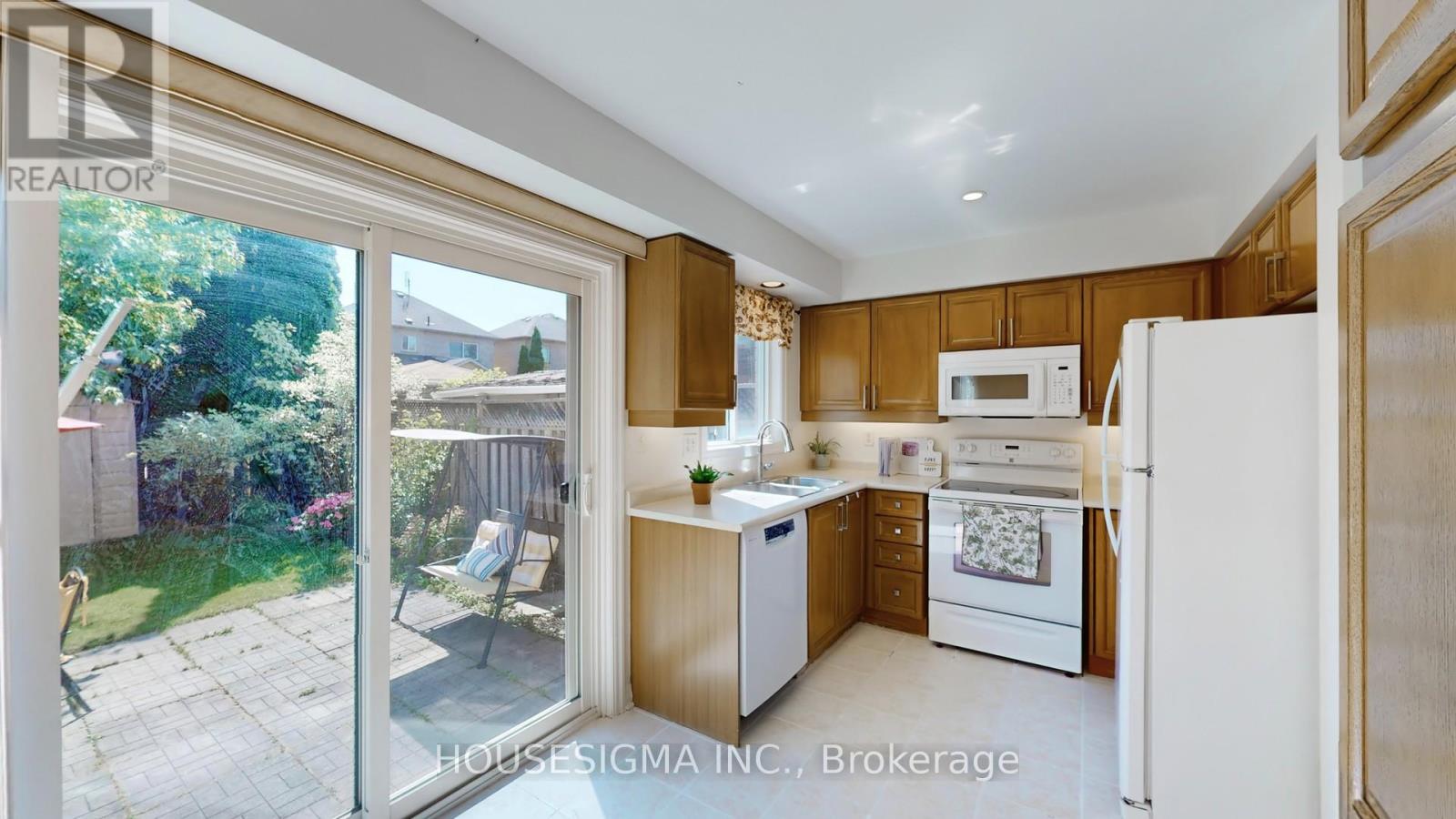 Photo 15 of 1630 Samuelson Circle, Mississauga ON