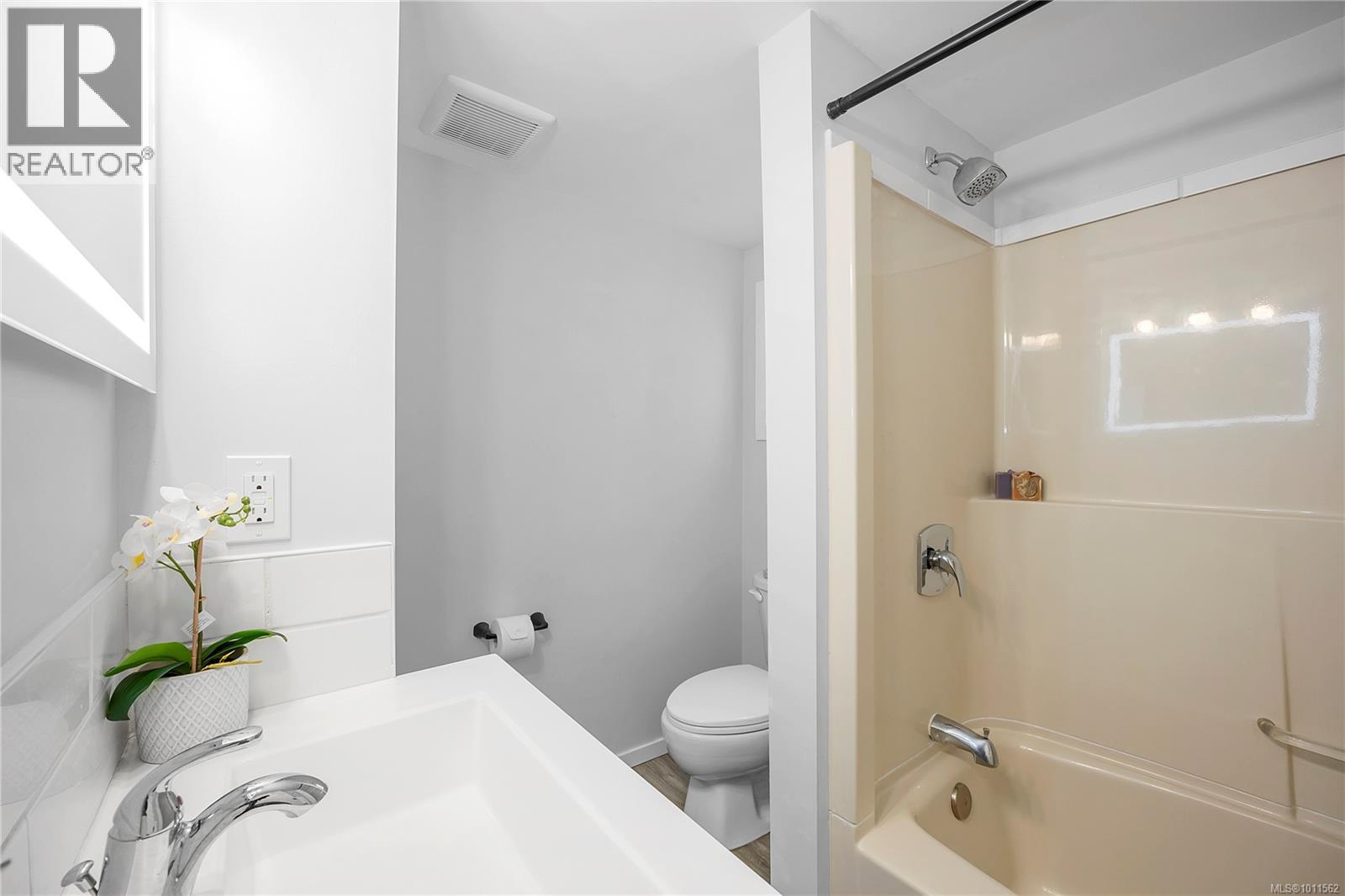 Photo 14 of 15 3449 Hallberg Rd, Nanaimo BC