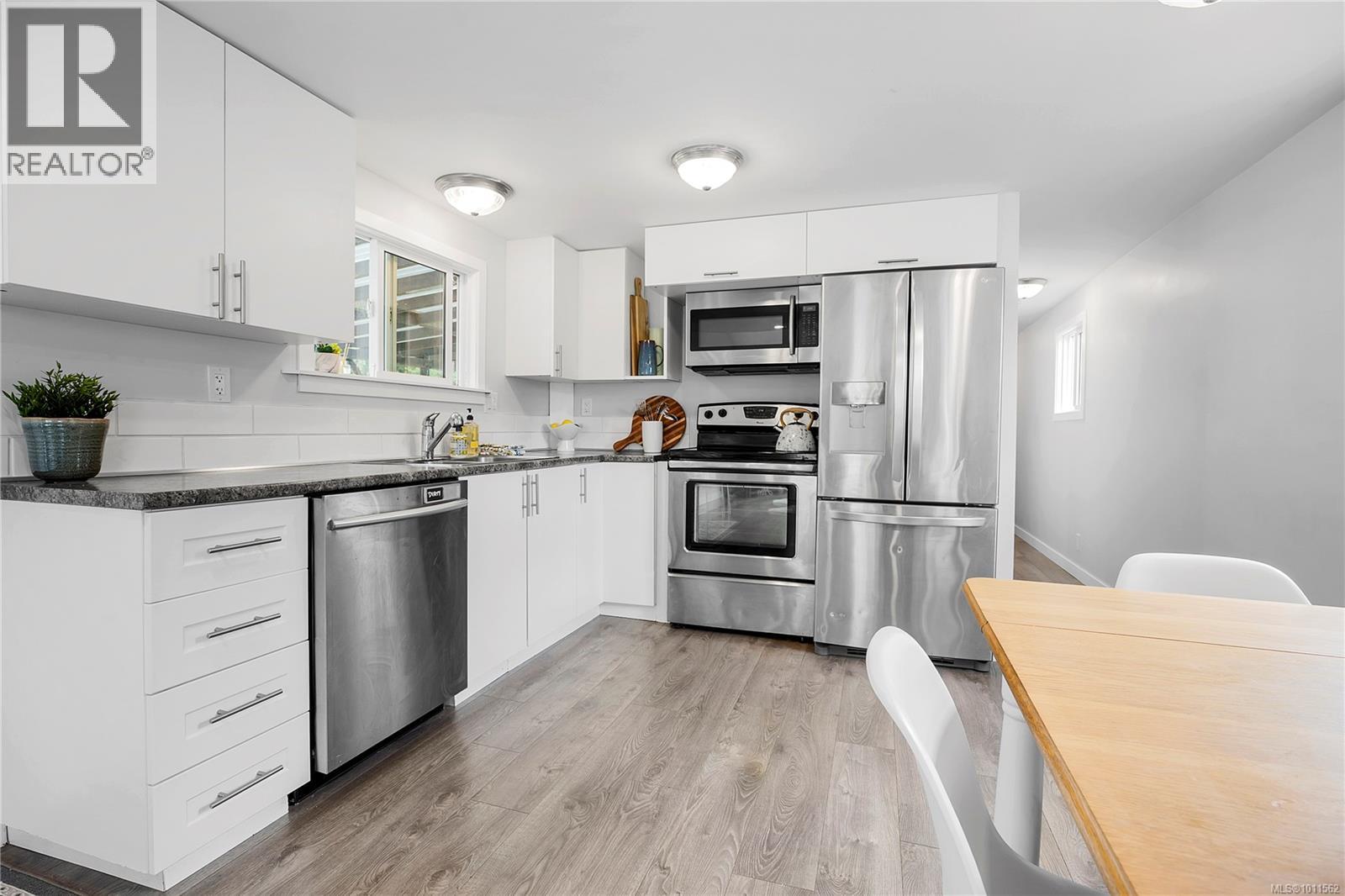Photo 9 of 15 3449 Hallberg Rd, Nanaimo BC