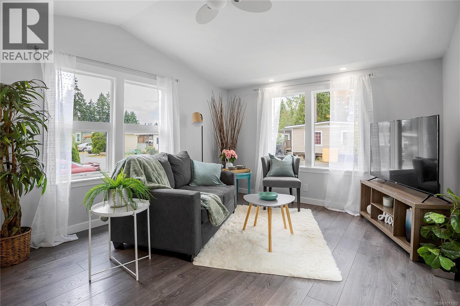 Photo 2 of 15 3449 Hallberg Rd, Nanaimo BC