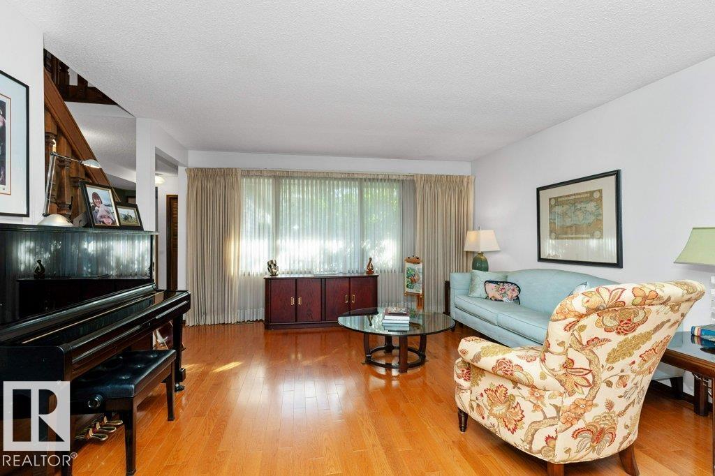 Photo 11 of 9308 176 A St Nw, Edmonton AB
