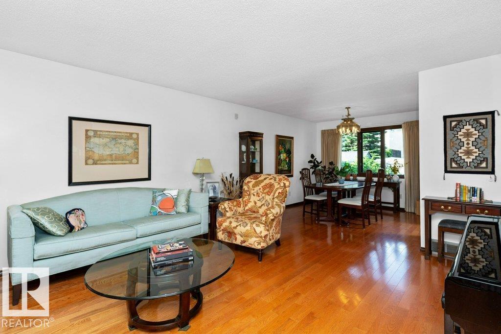 Photo 13 of 9308 176 A St Nw, Edmonton AB