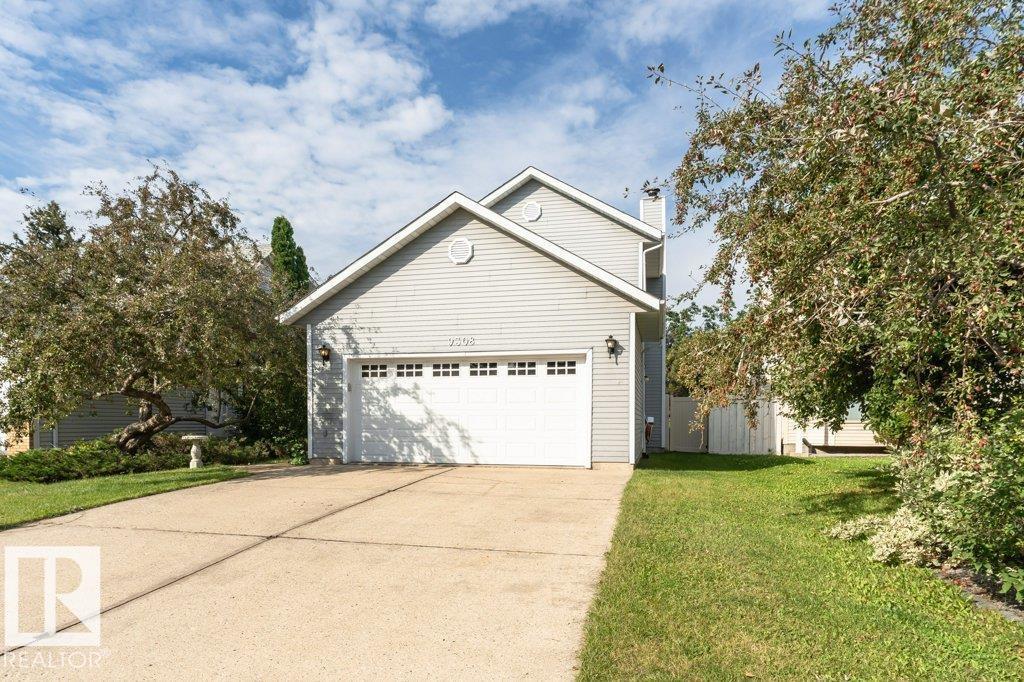 Photo 2 of 9308 176 A St Nw, Edmonton AB