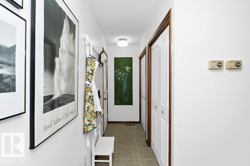 Photo 23 of 9308 176 A St Nw, Edmonton AB