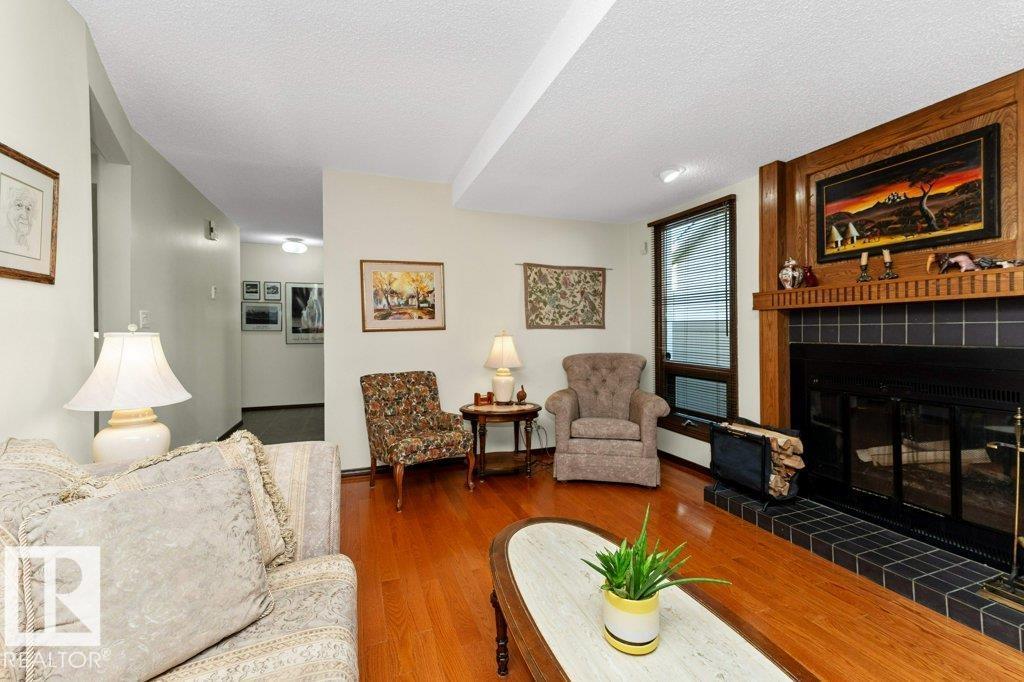 Photo 25 of 9308 176 A St Nw, Edmonton AB