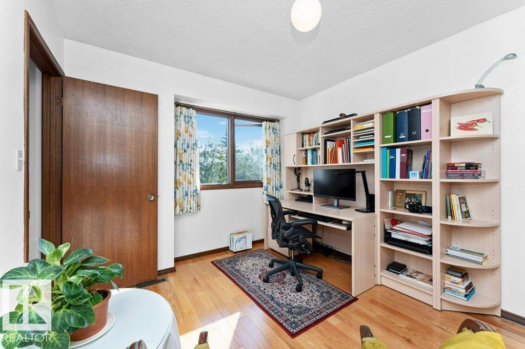 Photo 32 of 9308 176 A St Nw, Edmonton AB