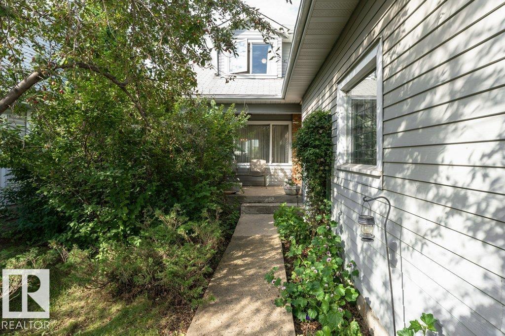Photo 4 of 9308 176 A St Nw, Edmonton AB