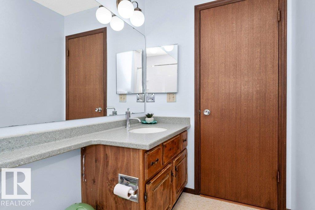 Photo 41 of 9308 176 A St Nw, Edmonton AB
