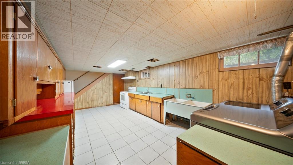 Photo 18 of 25 Kensington Avenue, Brantford ON