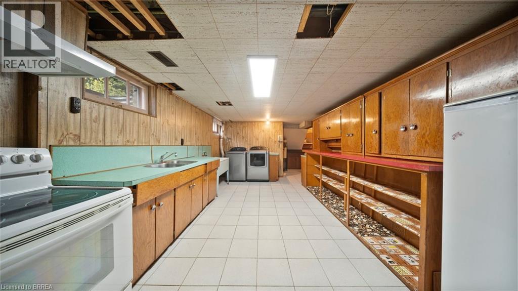 Photo 20 of 25 Kensington Avenue, Brantford ON