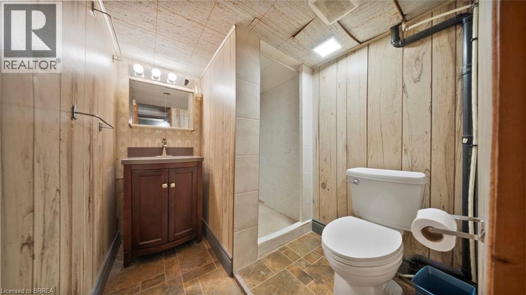 Photo 21 of 25 Kensington Avenue, Brantford ON
