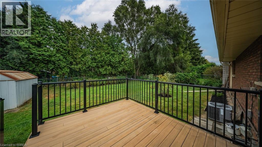 Photo 23 of 25 Kensington Avenue, Brantford ON