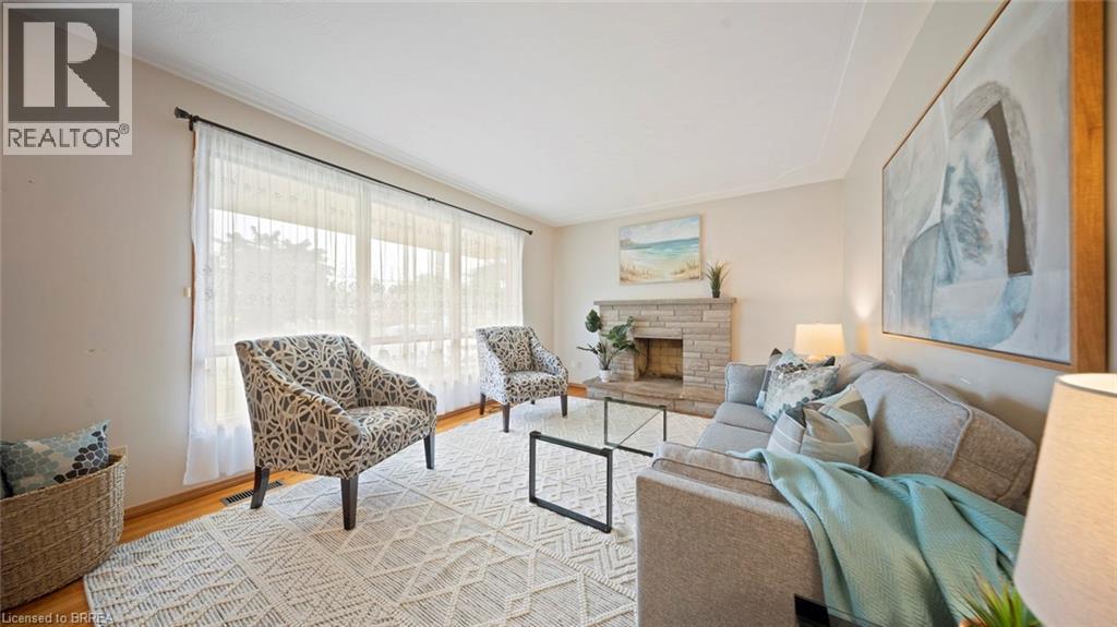 Photo 5 of 25 Kensington Avenue, Brantford ON
