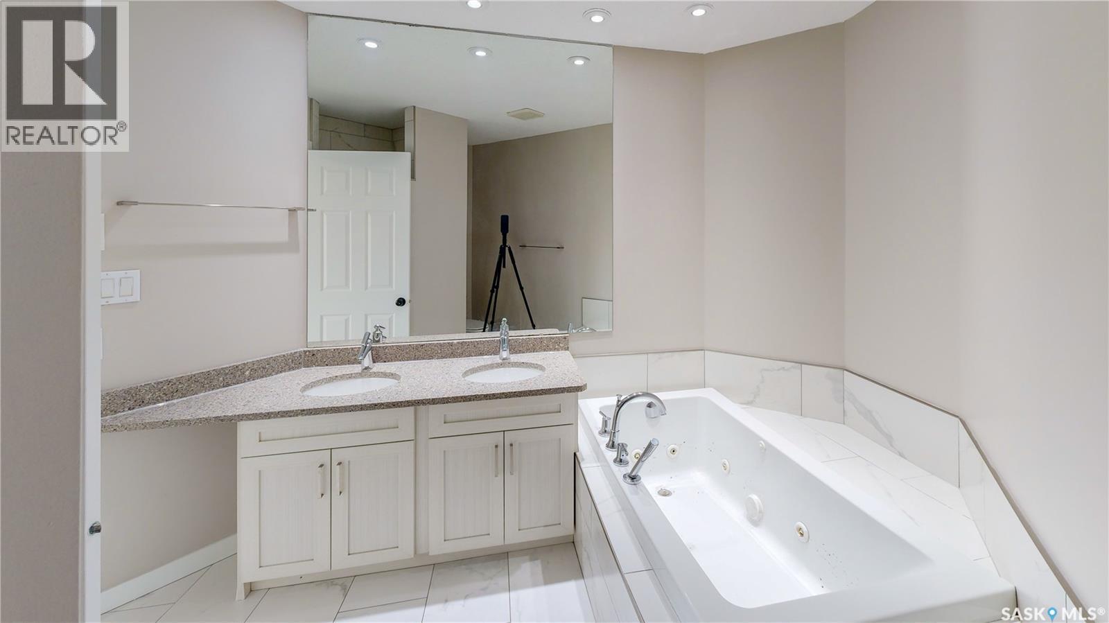 Photo 31 of 5006 Wascana Vista Court, Regina SK