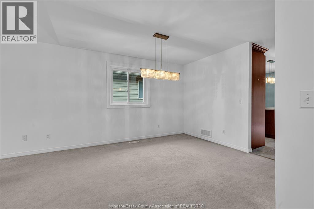 Photo 10 of 1152 Lakeview, Windsor ON