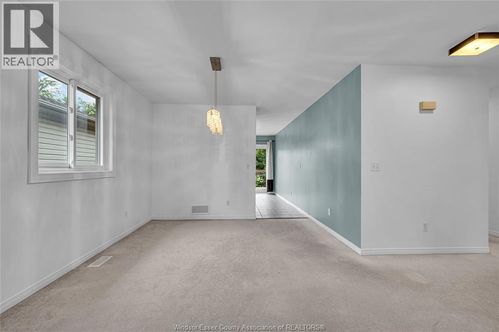 Photo 11 of 1152 Lakeview, Windsor ON