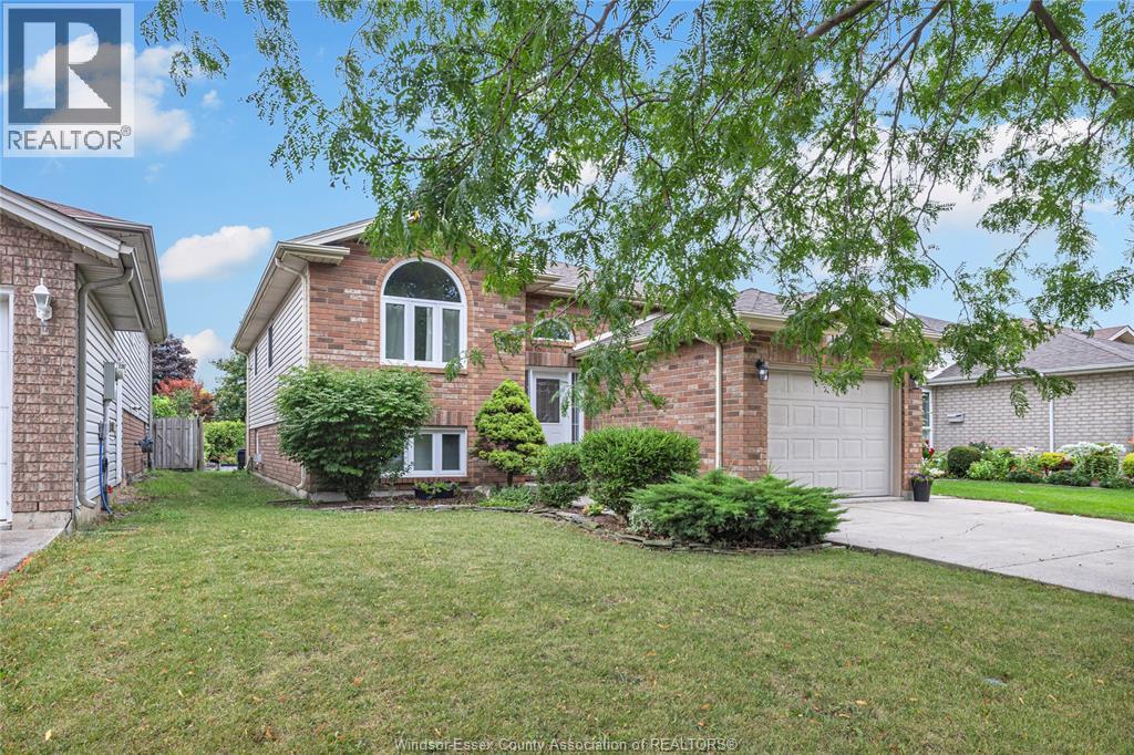 Photo 2 of 1152 Lakeview, Windsor ON