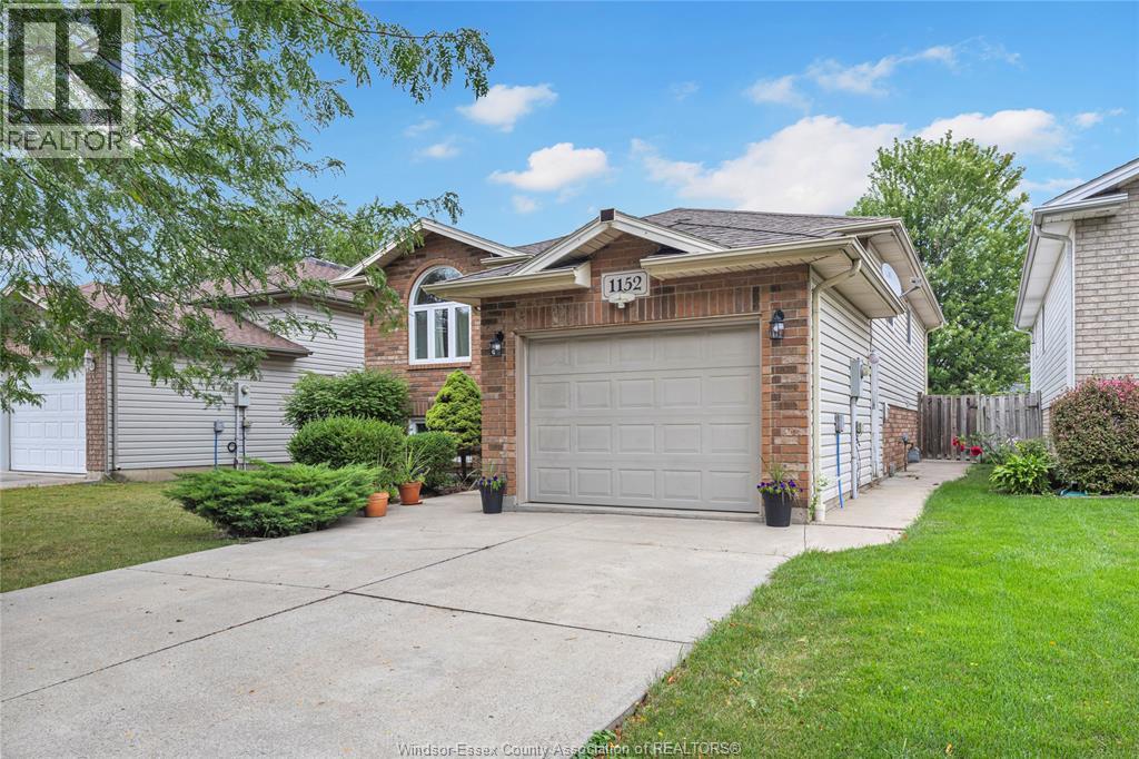 Photo 3 of 1152 Lakeview, Windsor ON