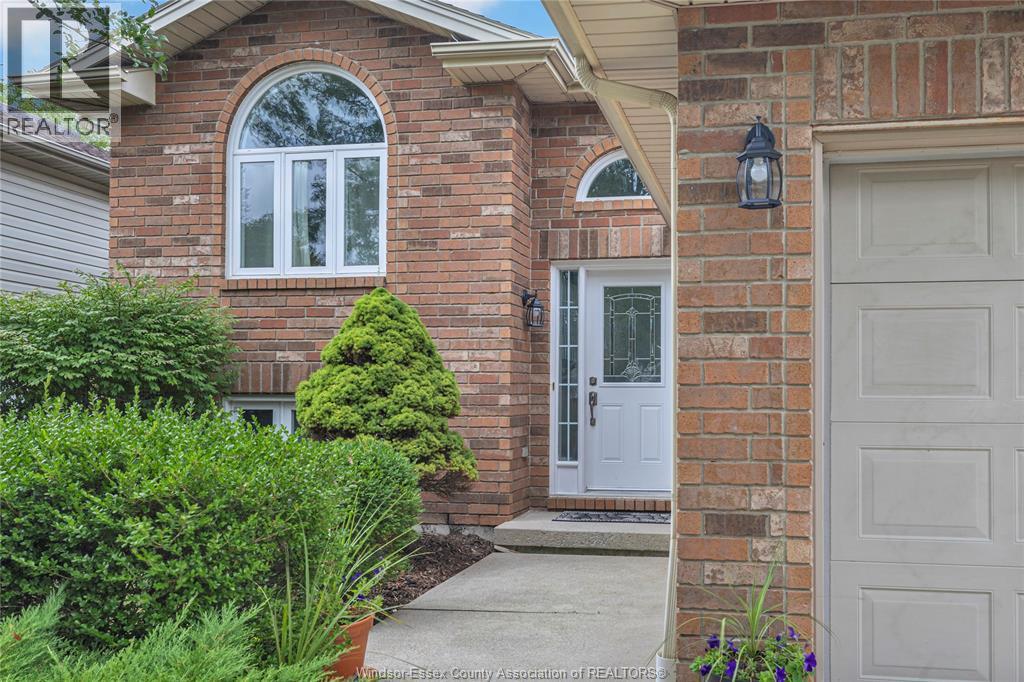 Photo 4 of 1152 Lakeview, Windsor ON