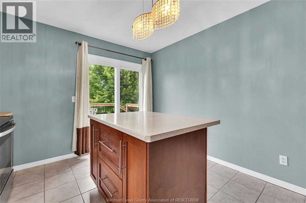 Photo 8 of 1152 Lakeview, Windsor ON