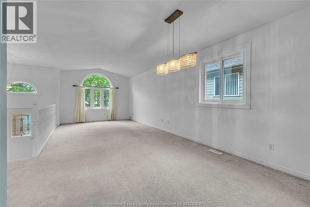 Photo 9 of 1152 Lakeview, Windsor ON