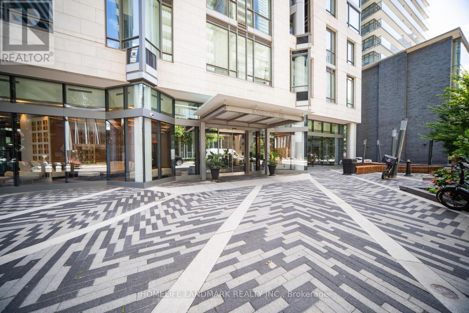 Photo 4 of 5202 45 Charles Street E, Toronto ON