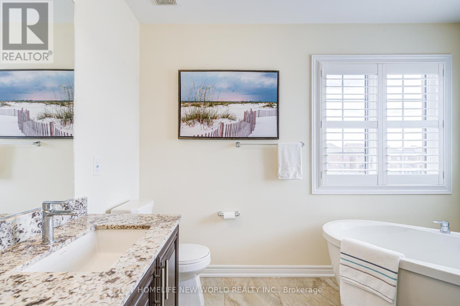Photo 40 of 88 Roth Street, Aurora ON