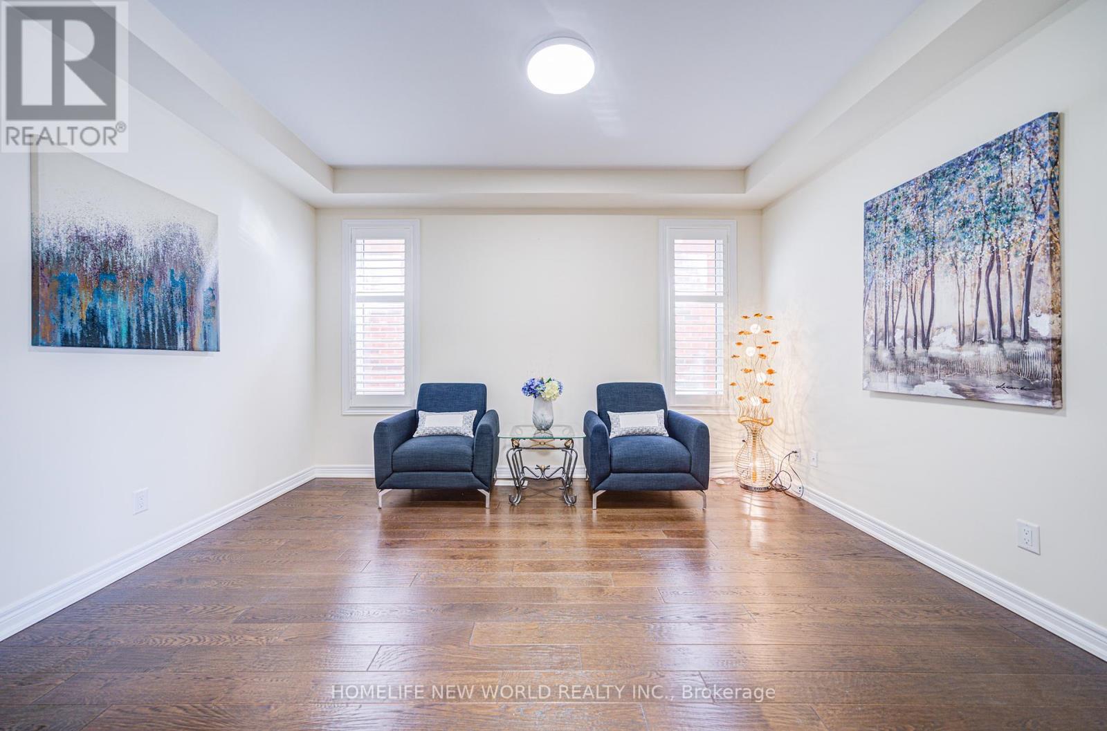 Photo 8 of 88 Roth Street, Aurora ON
