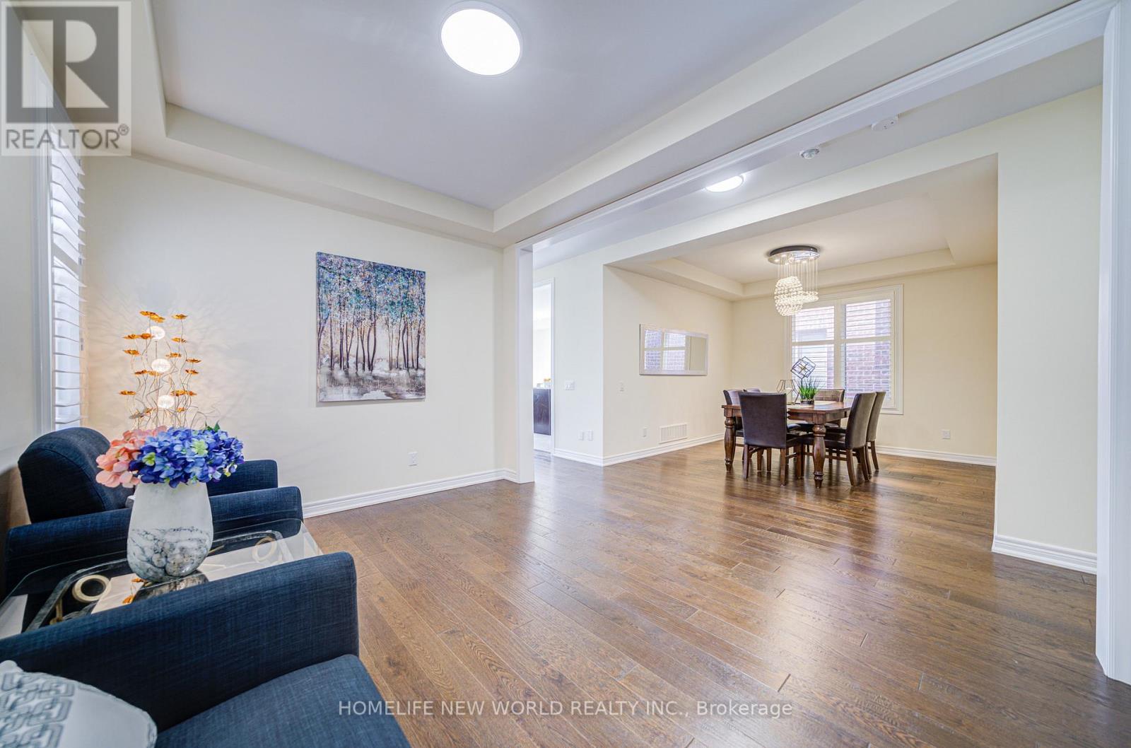 Photo 9 of 88 Roth Street, Aurora ON