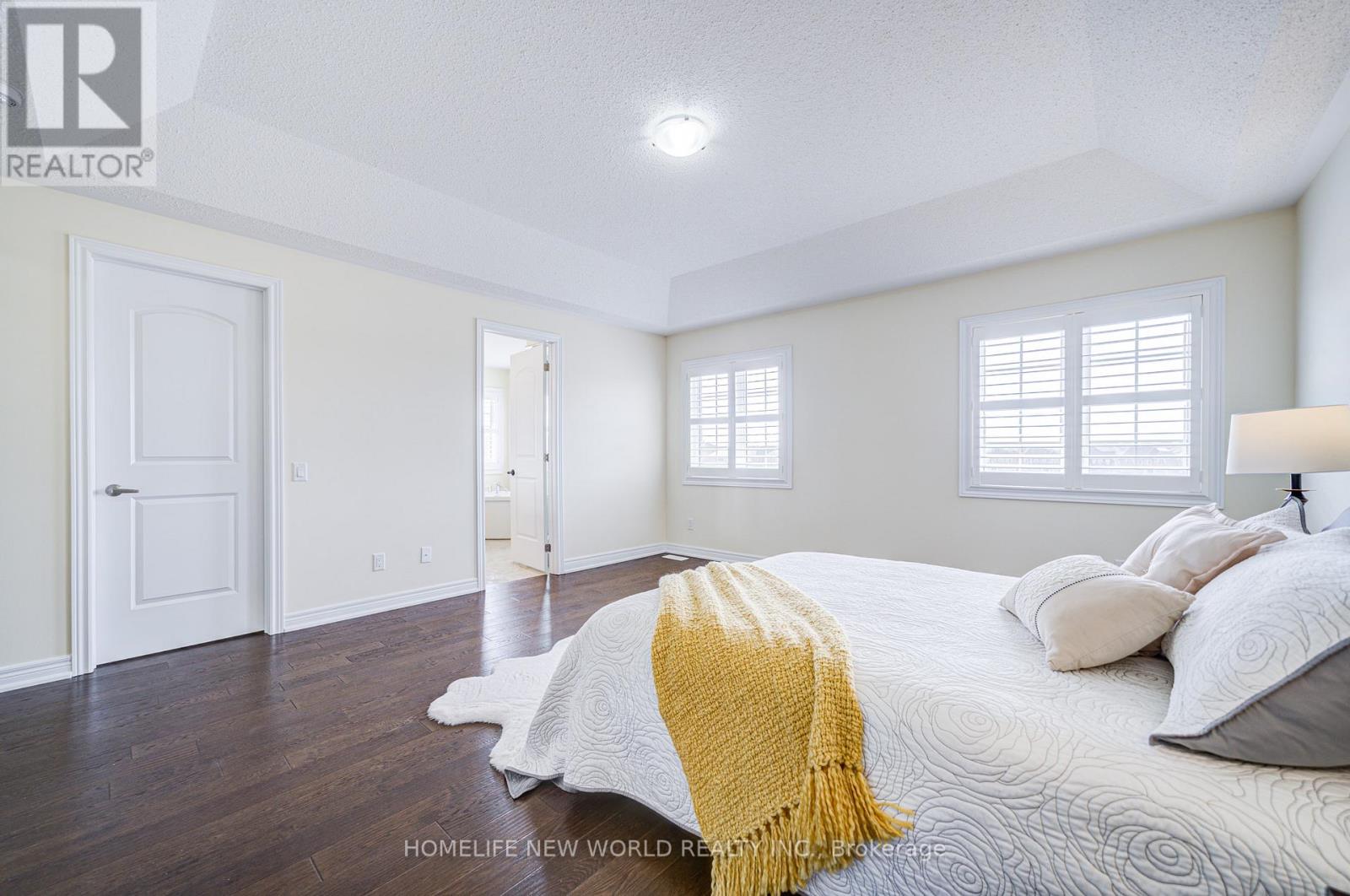 Photo 37 of 88 Roth Street, Aurora ON