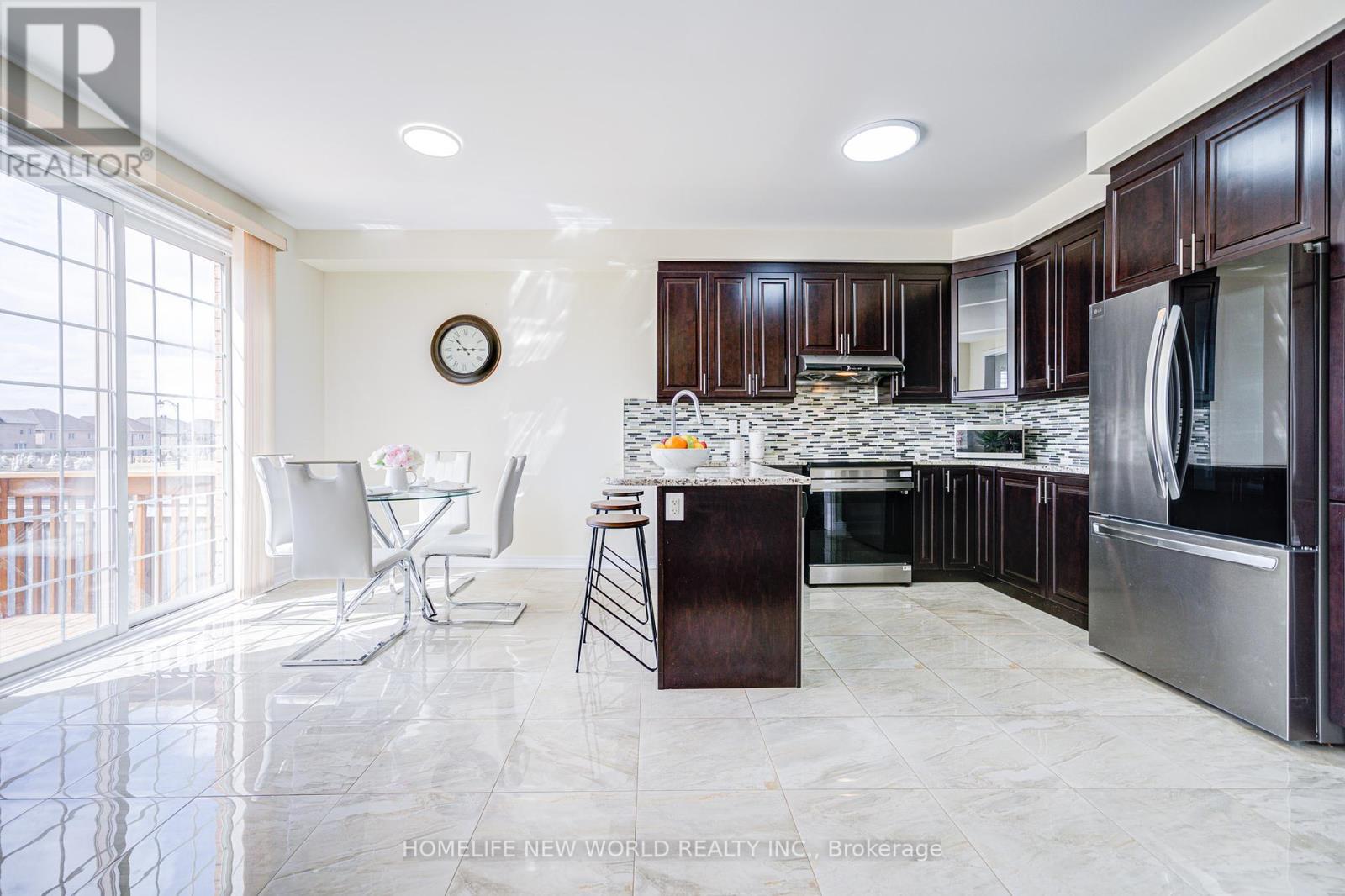 Photo 15 of 88 Roth Street, Aurora ON