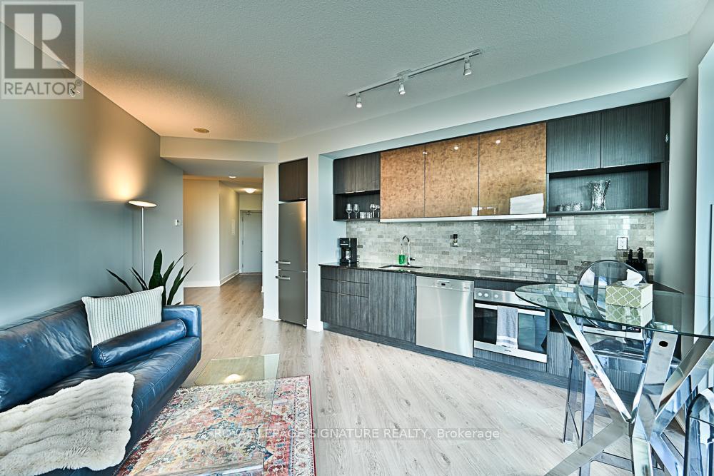 Photo 14 of 825 99 The Donway W, Toronto ON
