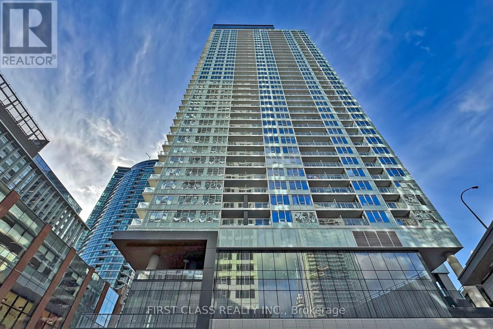 Photo 2 of 3012 19 Bathurst Street, Toronto ON