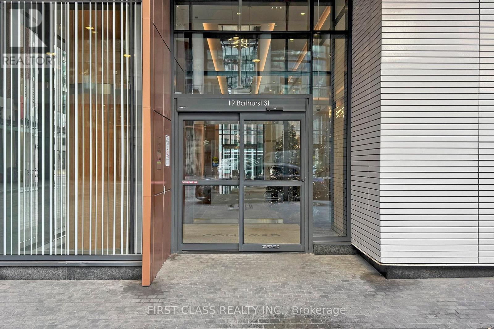 Photo 3 of 3012 19 Bathurst Street, Toronto ON