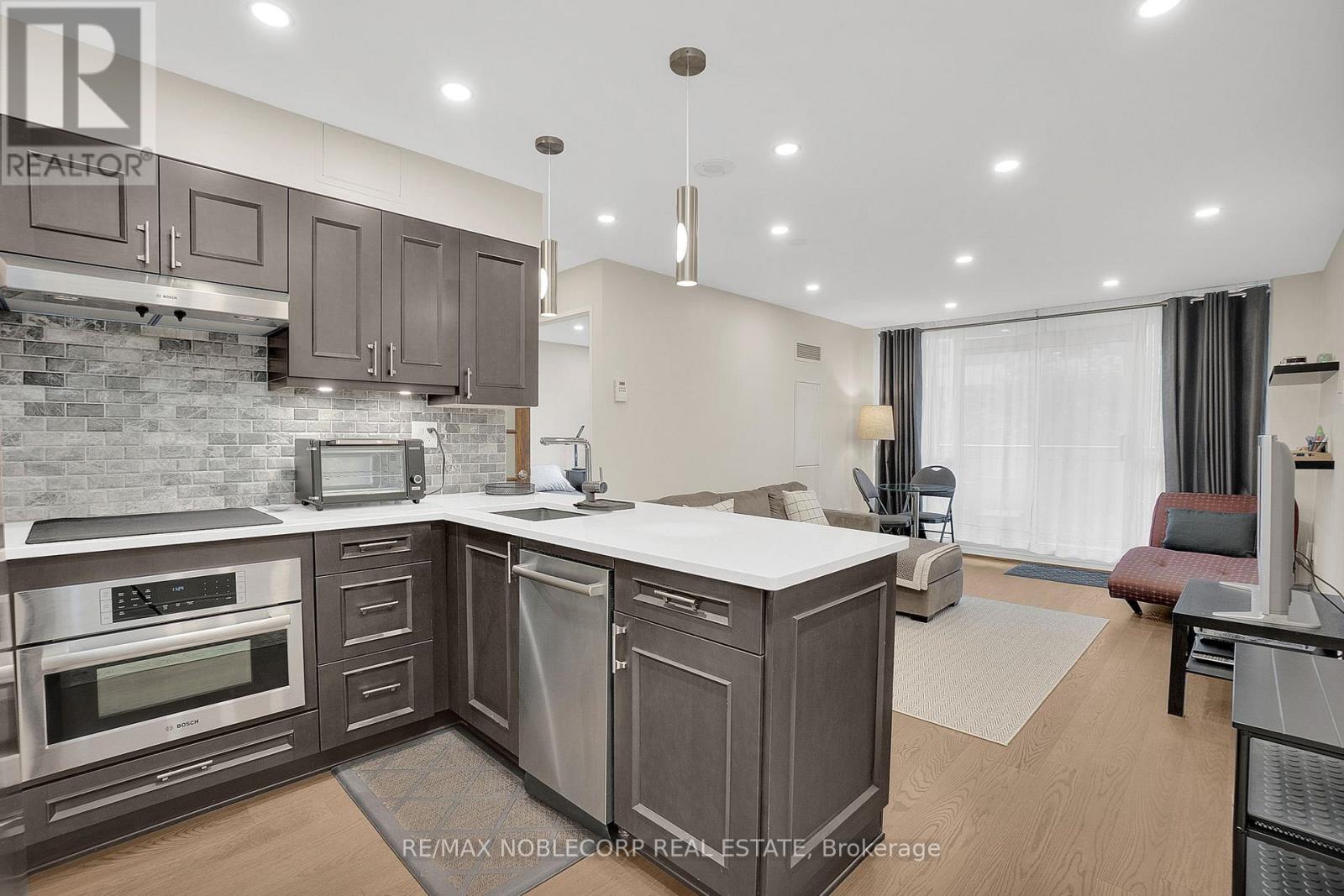 Photo 10 of 500 33 Sheppard Avenue E, Toronto ON