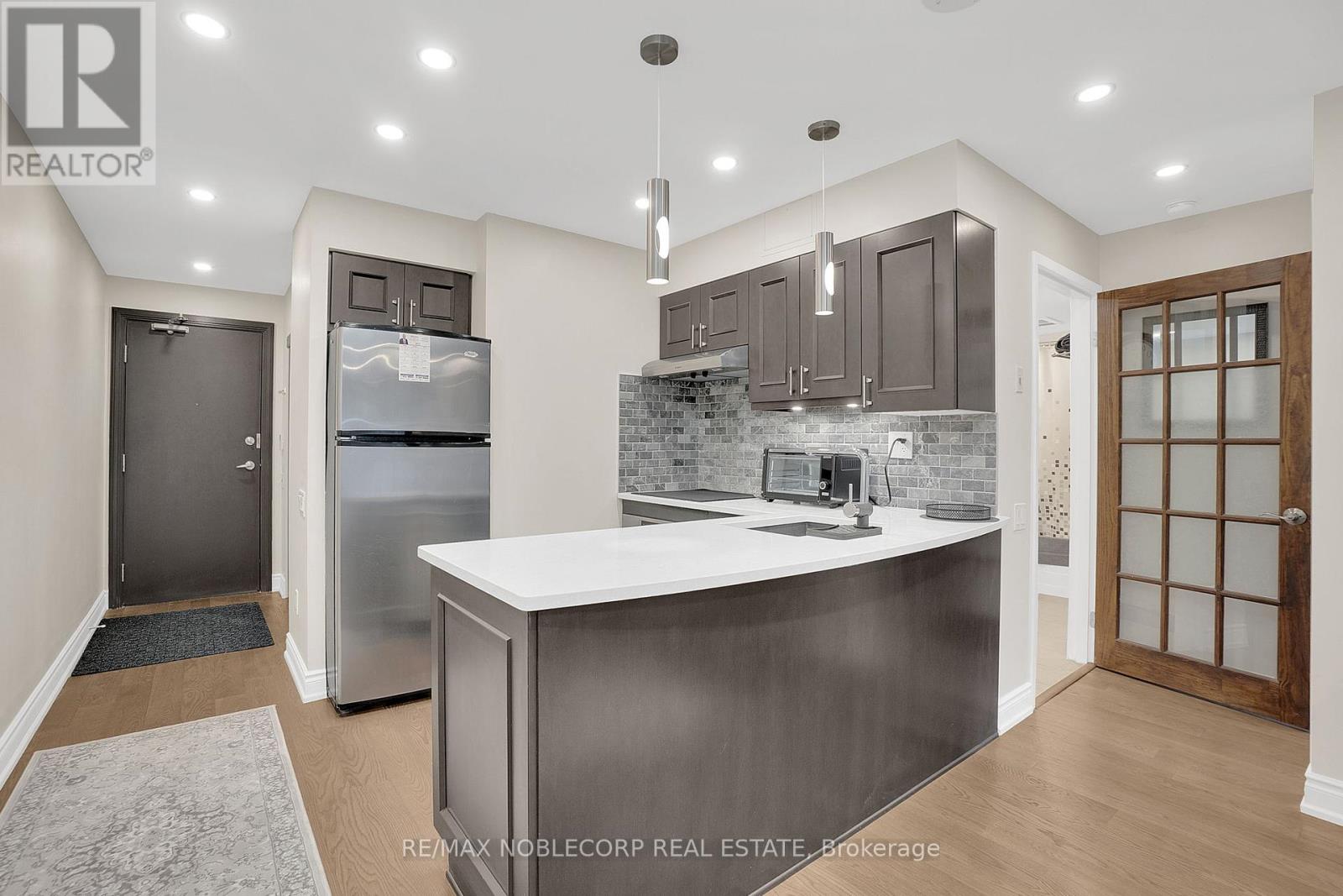 Photo 11 of 500 33 Sheppard Avenue E, Toronto ON