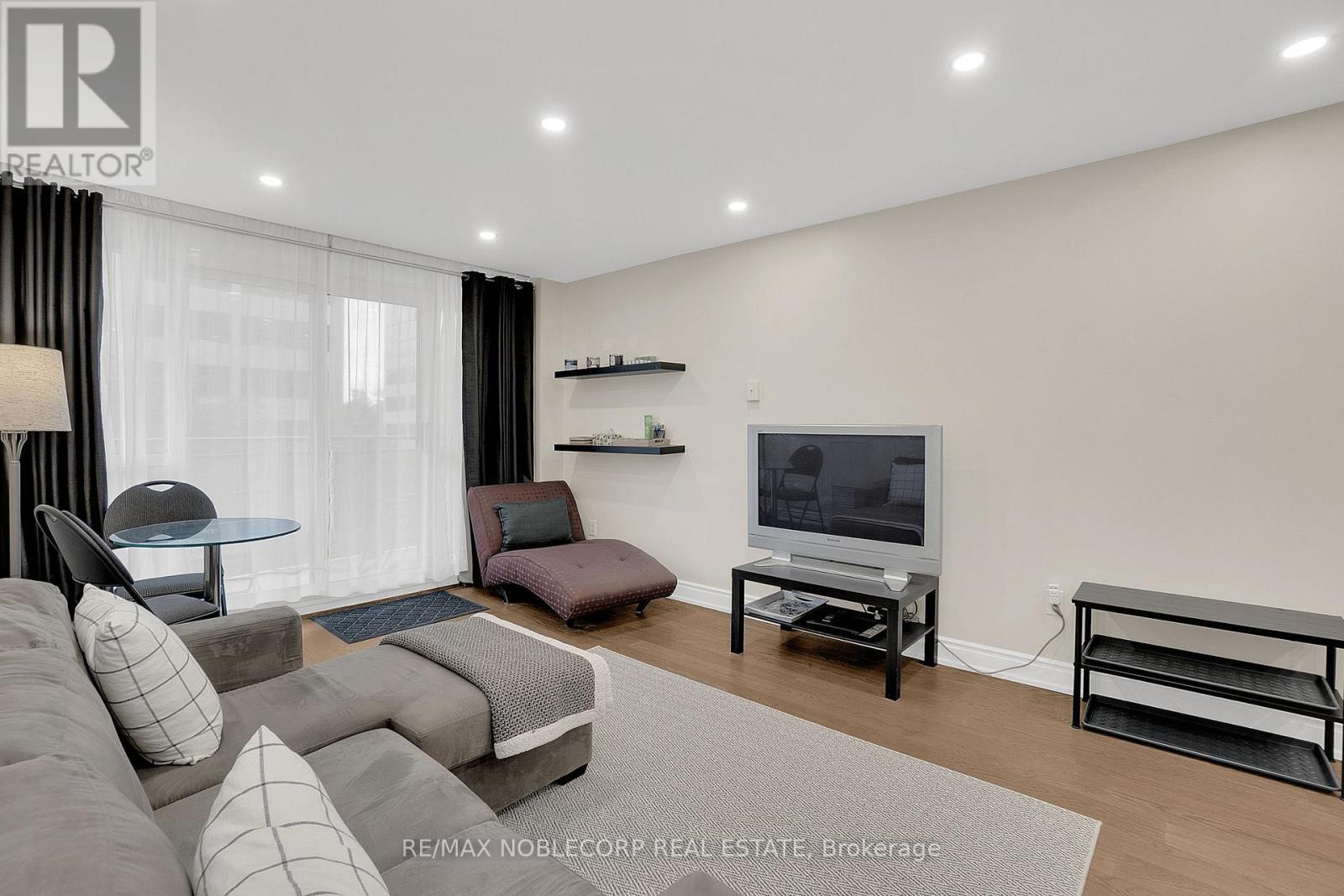 Photo 13 of 500 33 Sheppard Avenue E, Toronto ON
