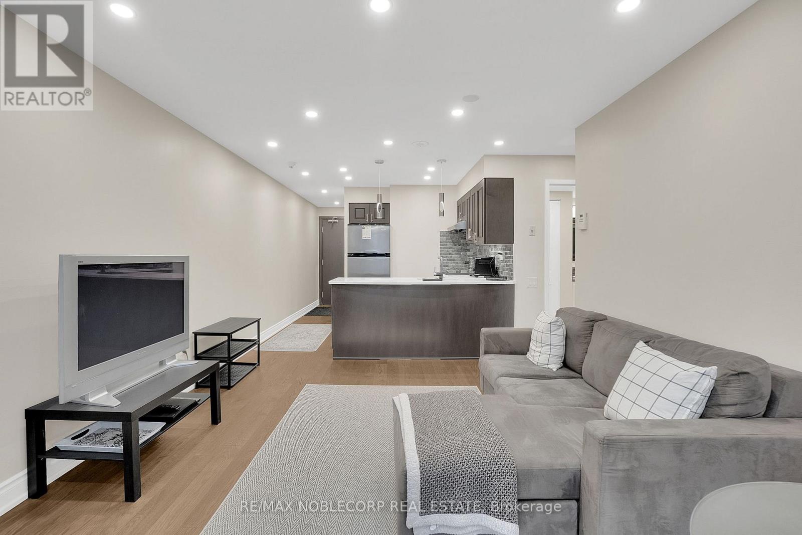 Photo 15 of 500 33 Sheppard Avenue E, Toronto ON