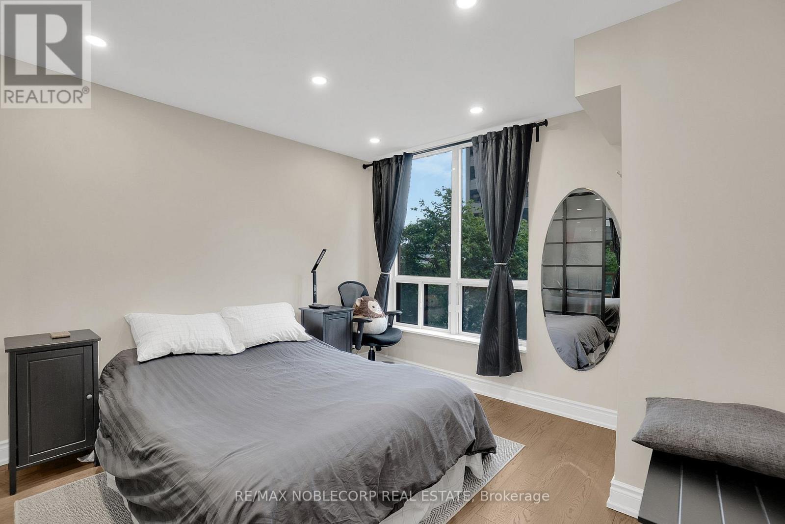 Photo 16 of 500 33 Sheppard Avenue E, Toronto ON