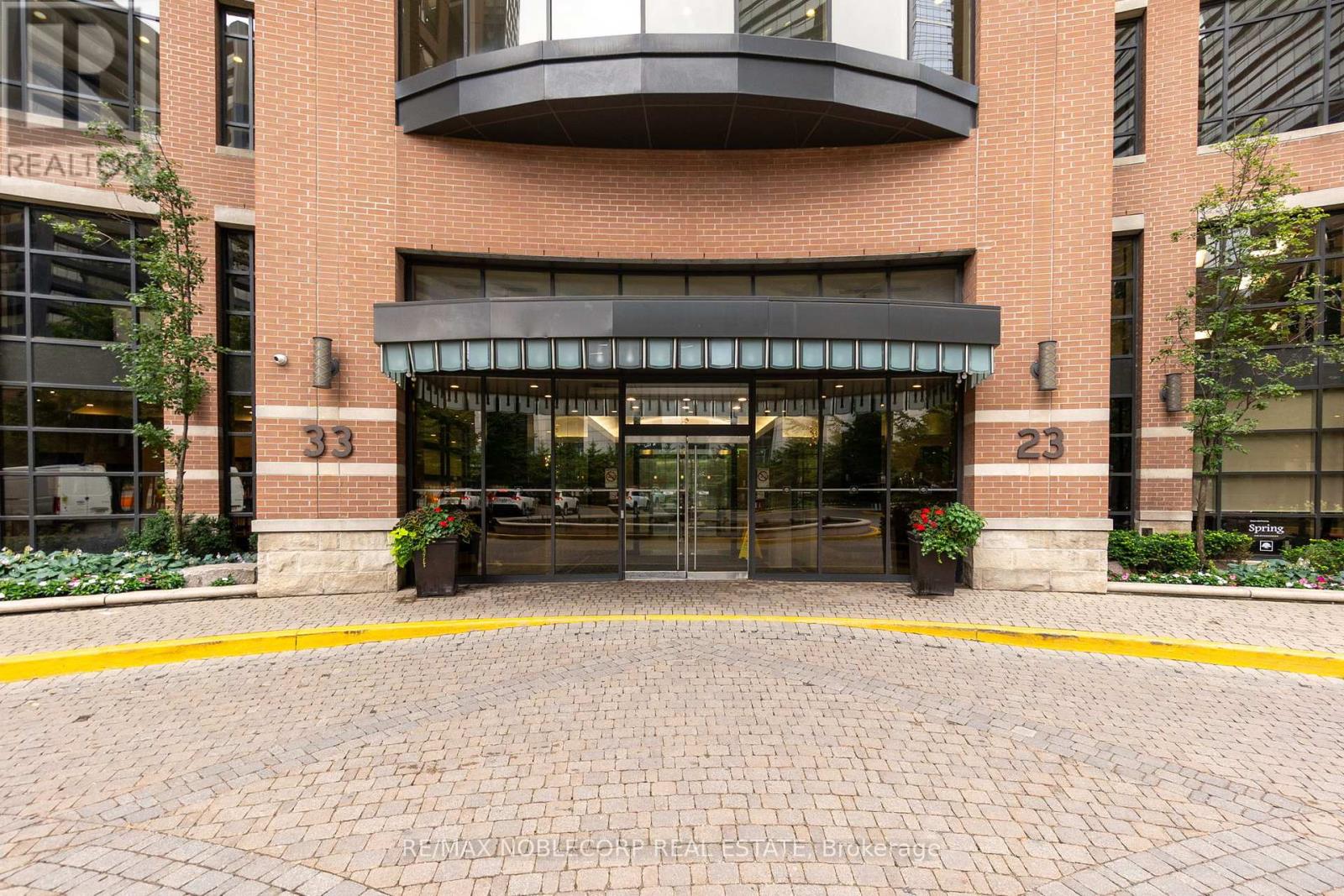 Photo 3 of 500 33 Sheppard Avenue E, Toronto ON