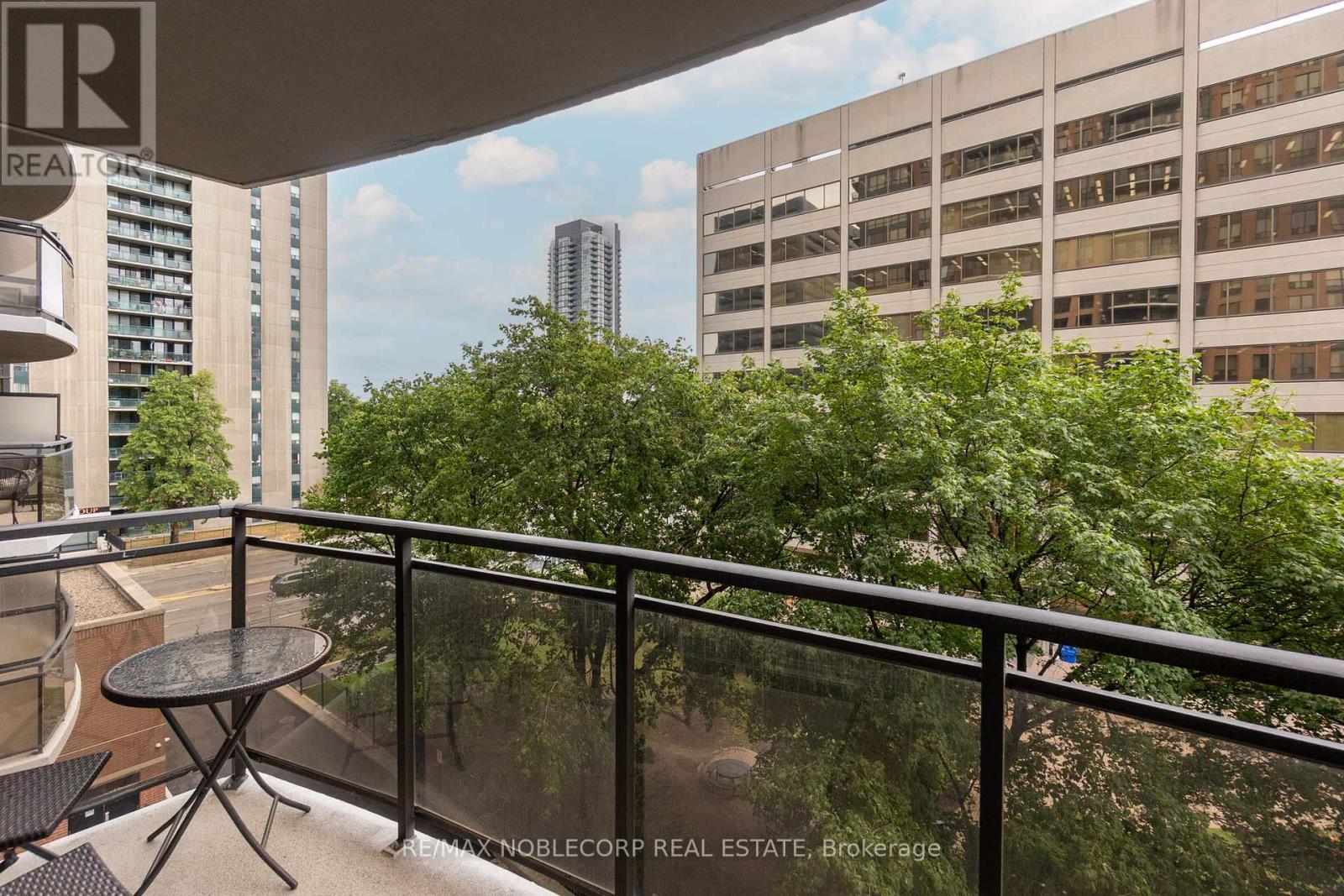 Photo 4 of 500 33 Sheppard Avenue E, Toronto ON