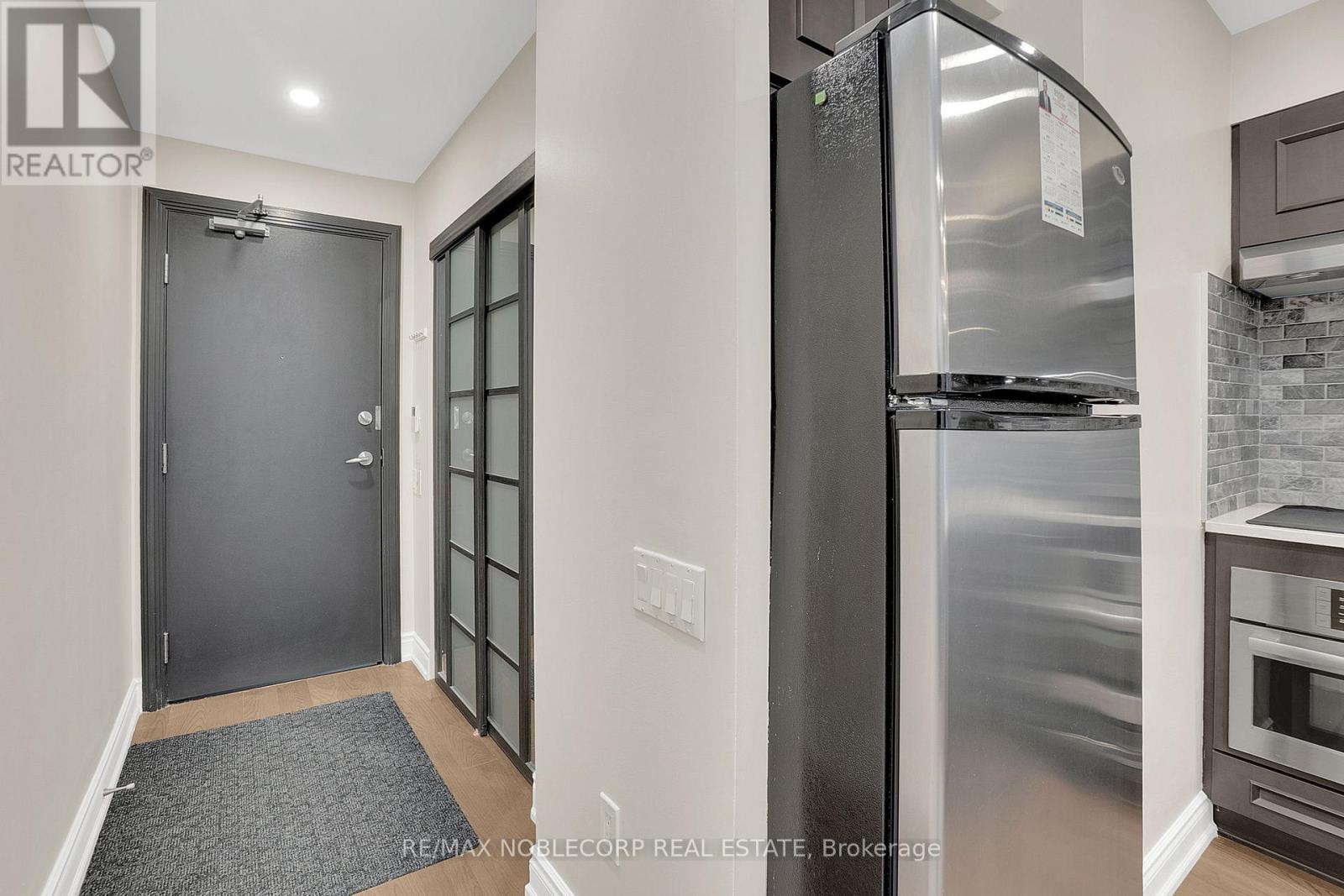 Photo 9 of 500 33 Sheppard Avenue E, Toronto ON