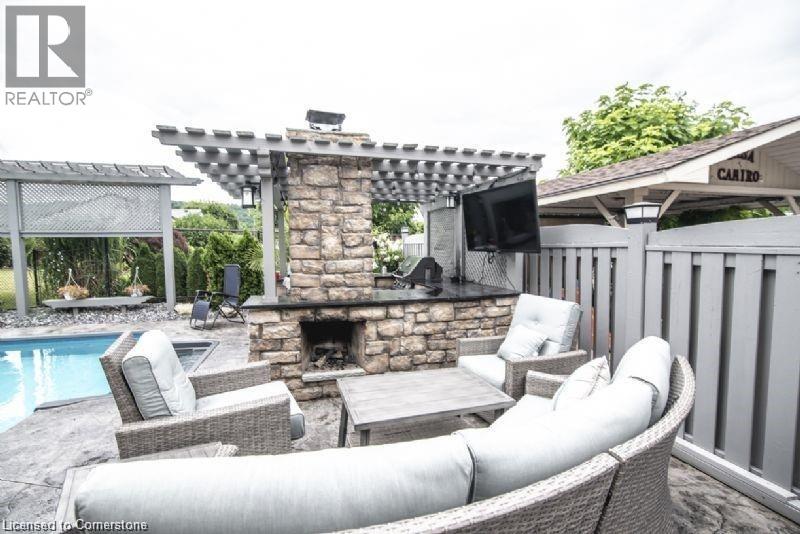 Photo 3 of 50 Tuscani Drive, Hamilton ON