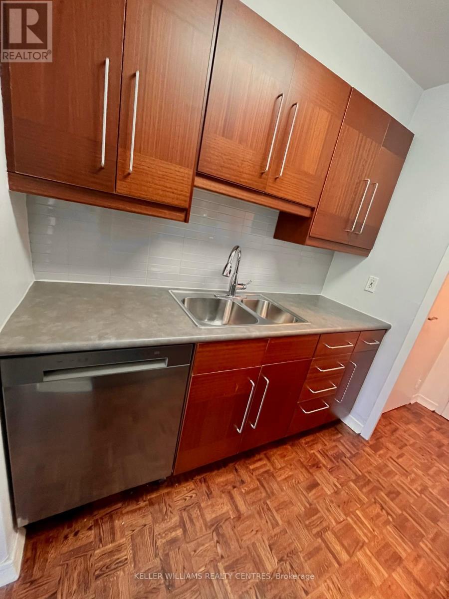Photo 8 of 402 335 Lonsdale Road, Toronto ON