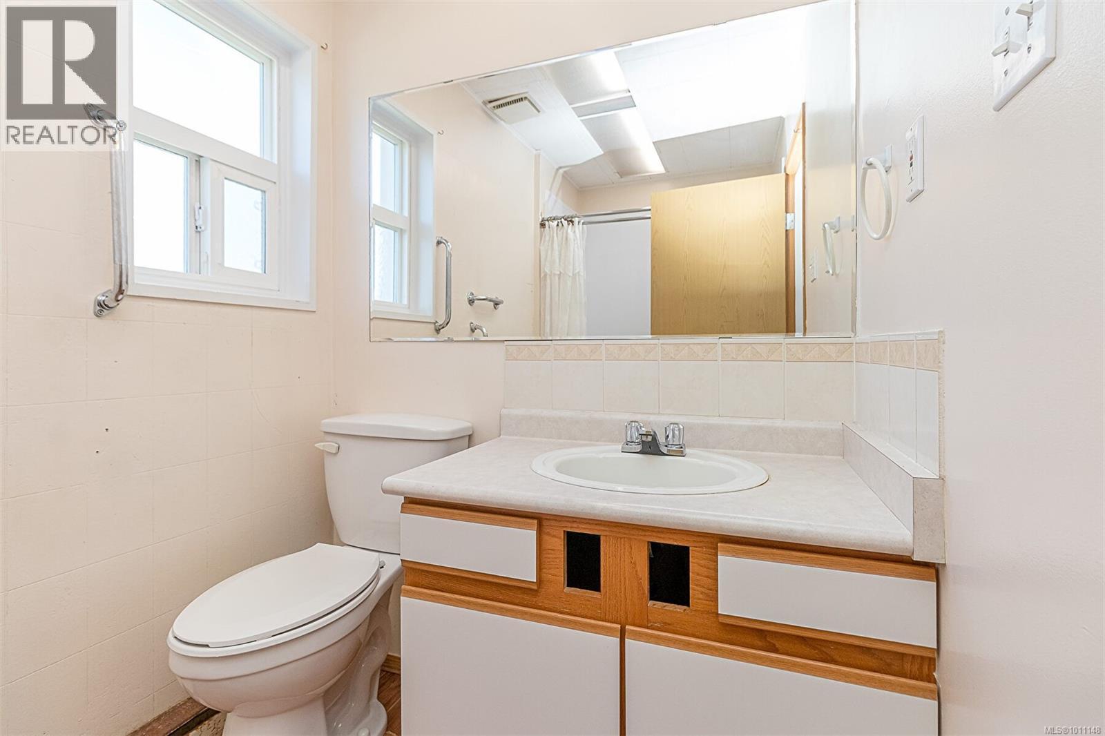 Photo 36 of 402 Symonds St, Ladysmith BC