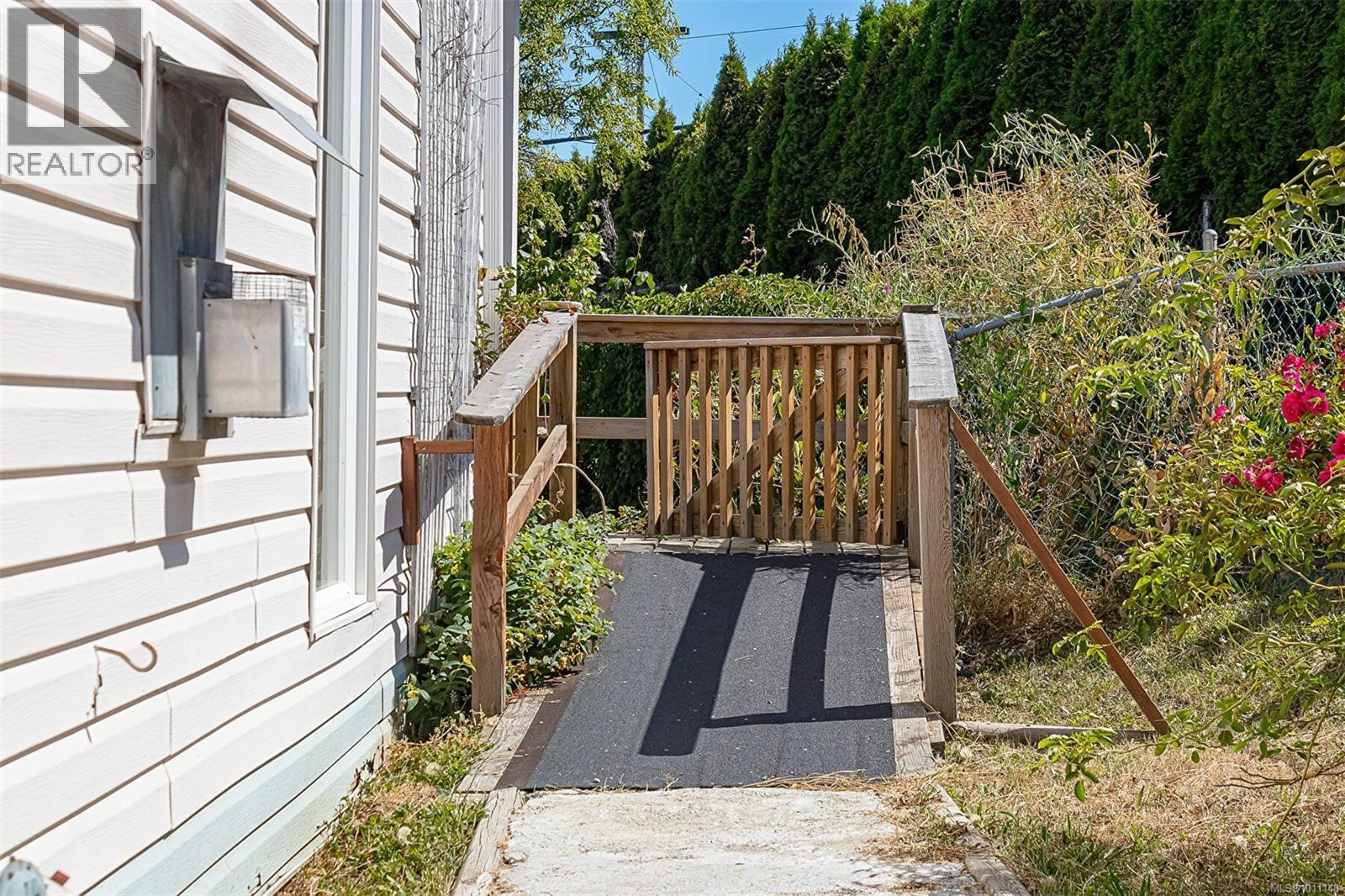 Photo 18 of 402 Symonds St, Ladysmith BC