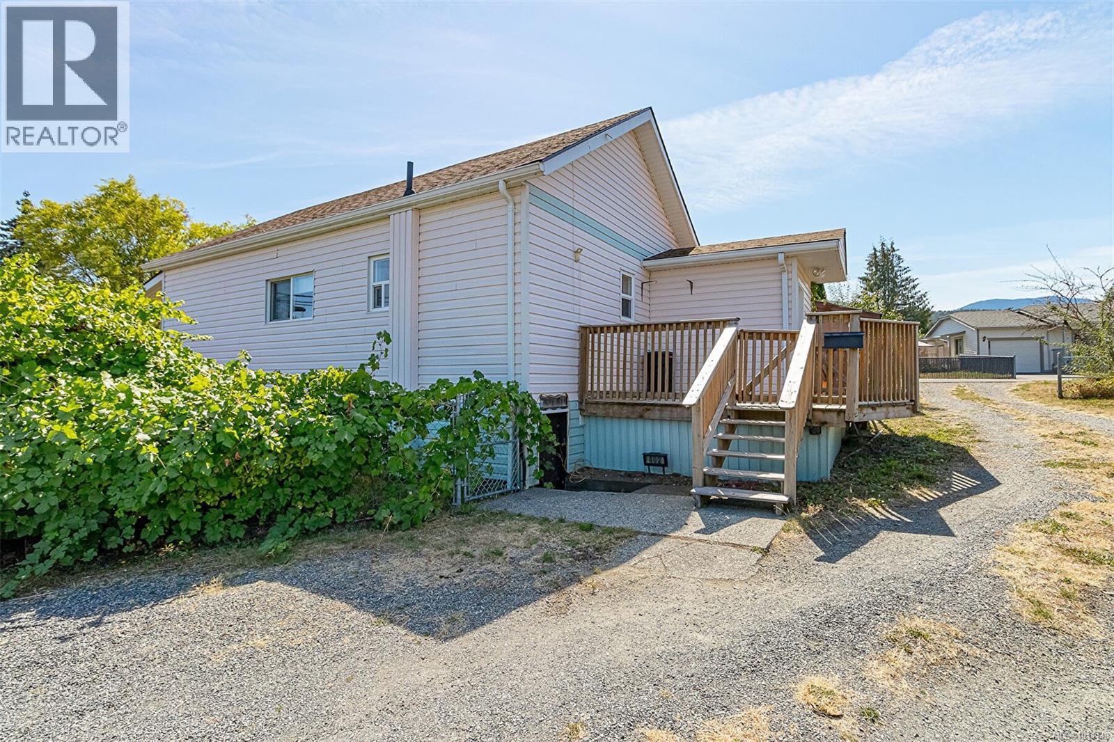 Photo 33 of 402 Symonds St, Ladysmith BC