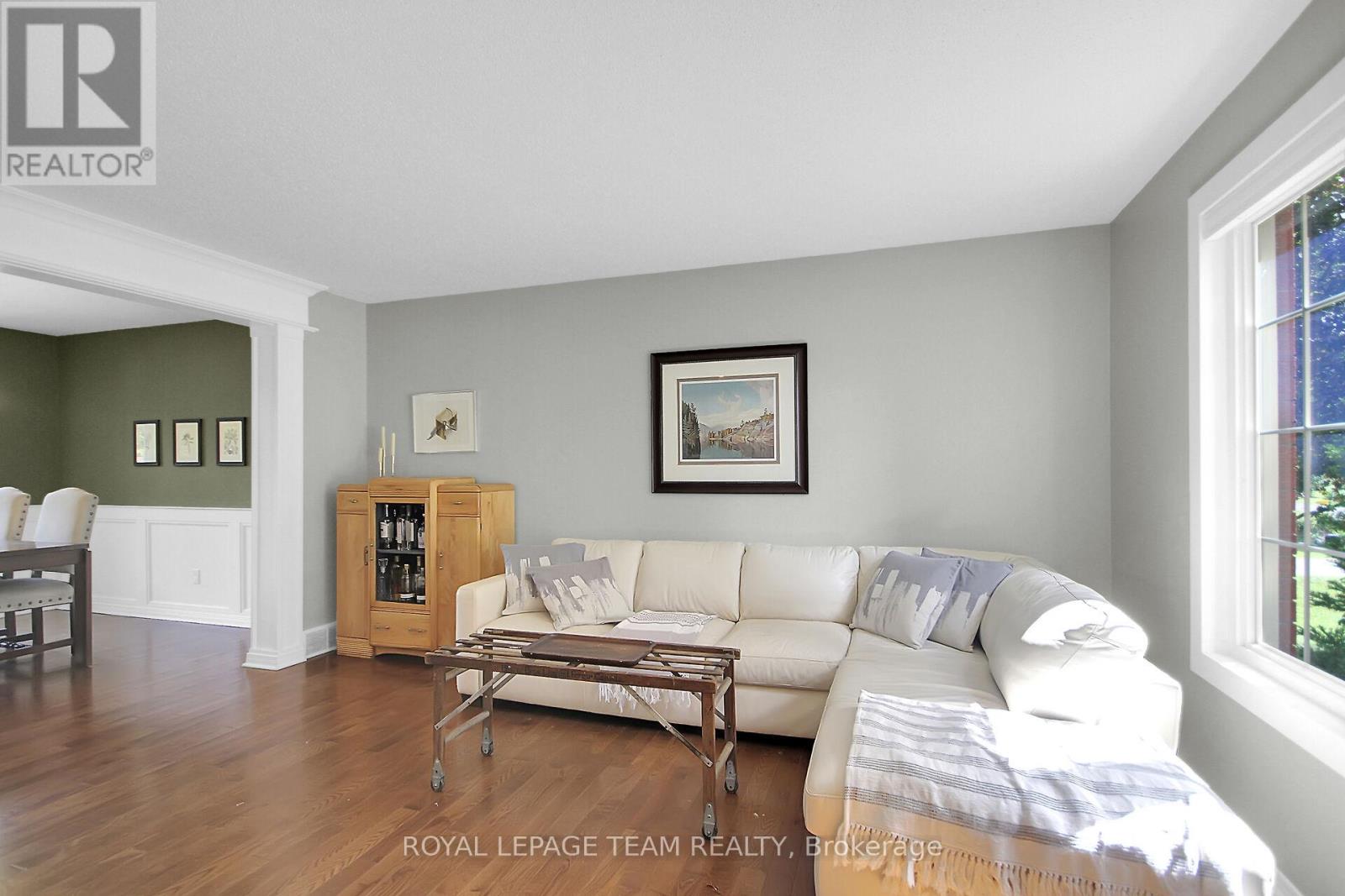 Photo 15 of 7117 Quinnfield Way, Ottawa ON