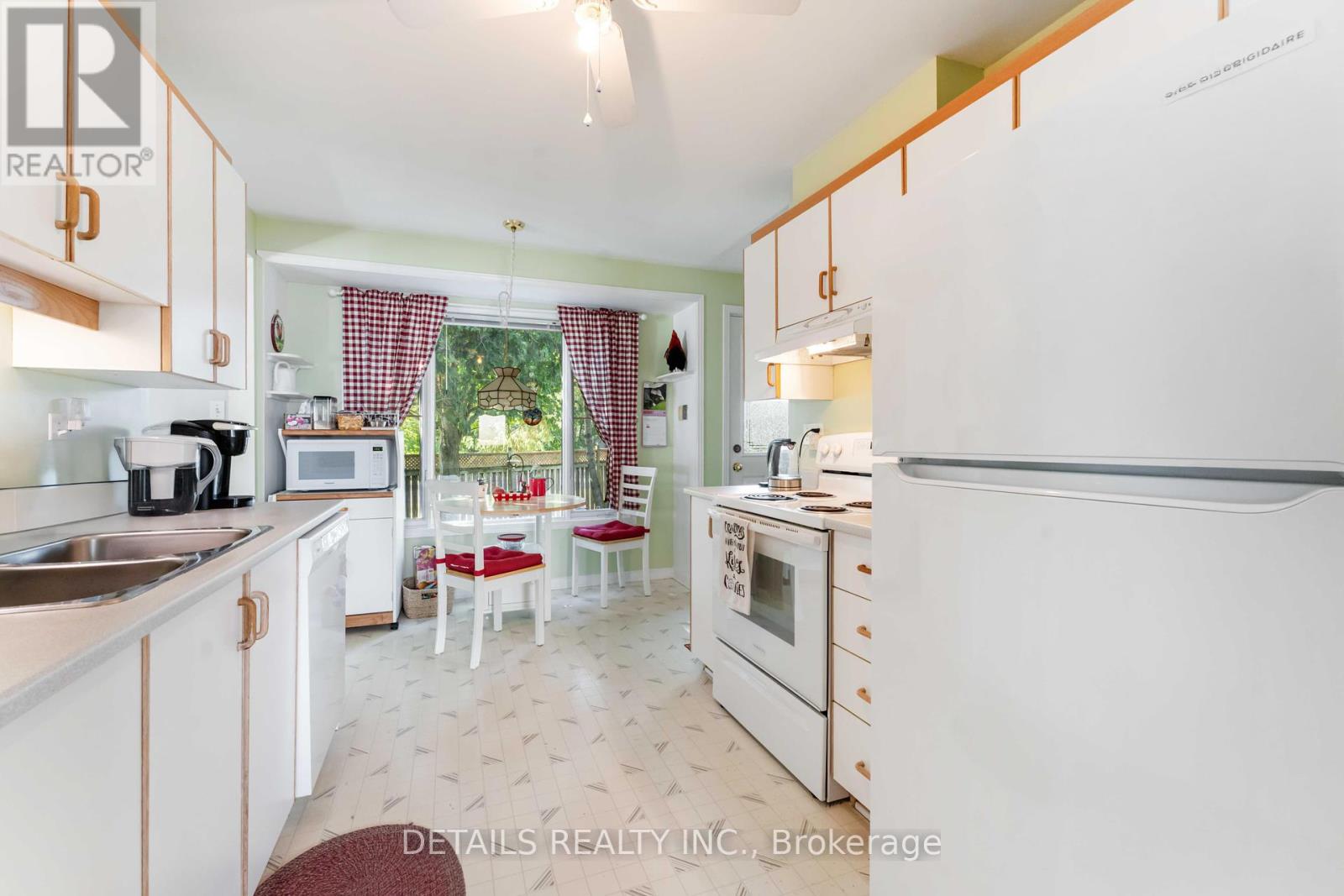Photo 11 of 12 Henry Goulburn Way, Ottawa ON