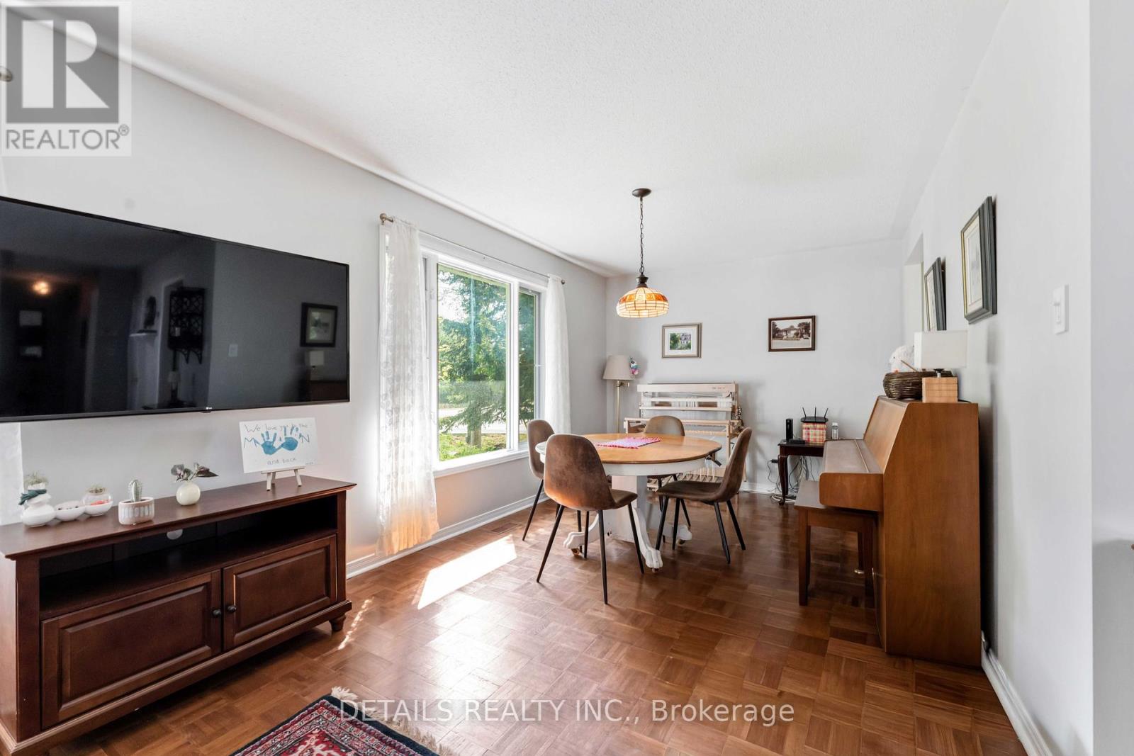 Photo 6 of 12 Henry Goulburn Way, Ottawa ON